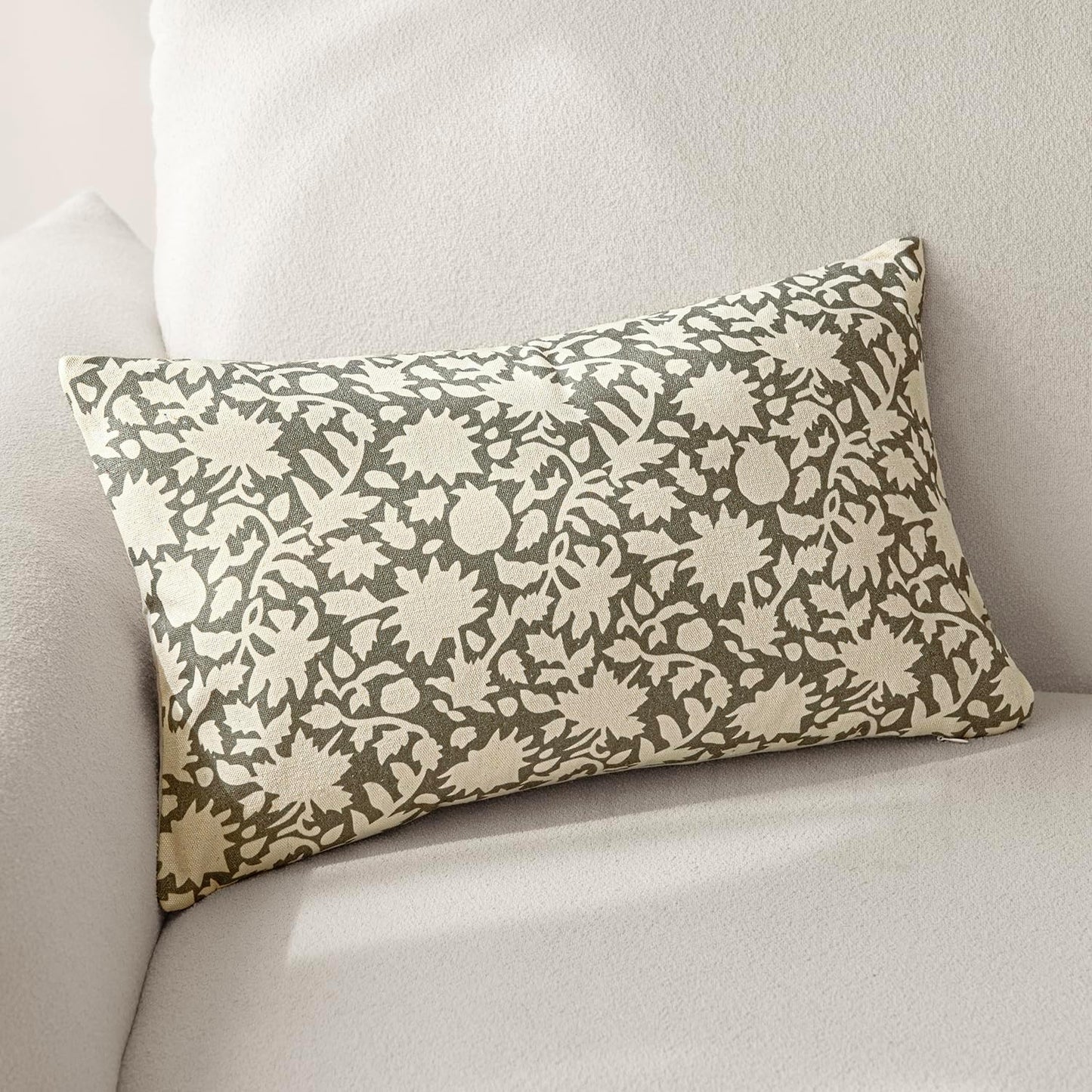 Foindtower Set of 2 Decorative Neutral Floral Throw Pillow Covers Accent Farmhouse Cushion Covers Boho Lumbar Pillowcase for Couch Sofa Bedroom Living Room Home Decor Outdoor,12×20 Inch,Sage Green