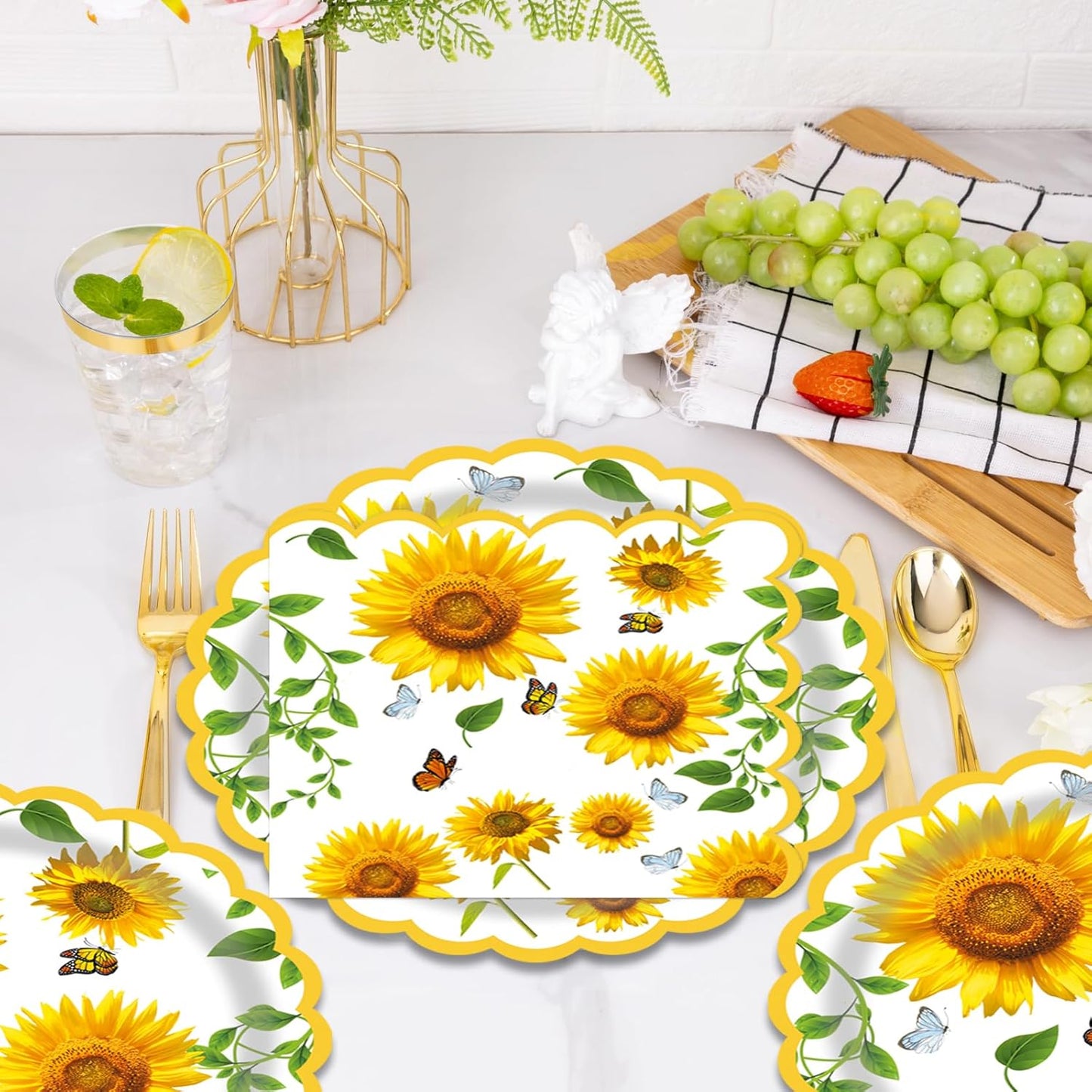 40 Pcs Sunflower Party Dessert Plates and Napkins Sets Fall sunflower 9" Paper Plates and 6.5" Napkins Party Supplies Tableware autumn Decoration For Birthday Picnic